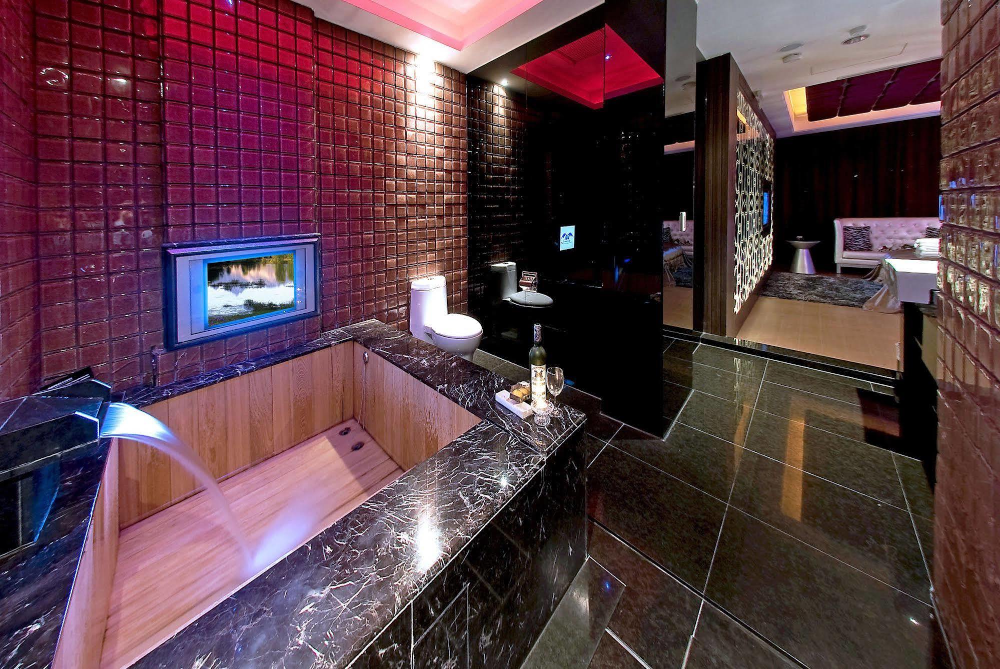 Sasha Motel Тайчжун Экстерьер фото