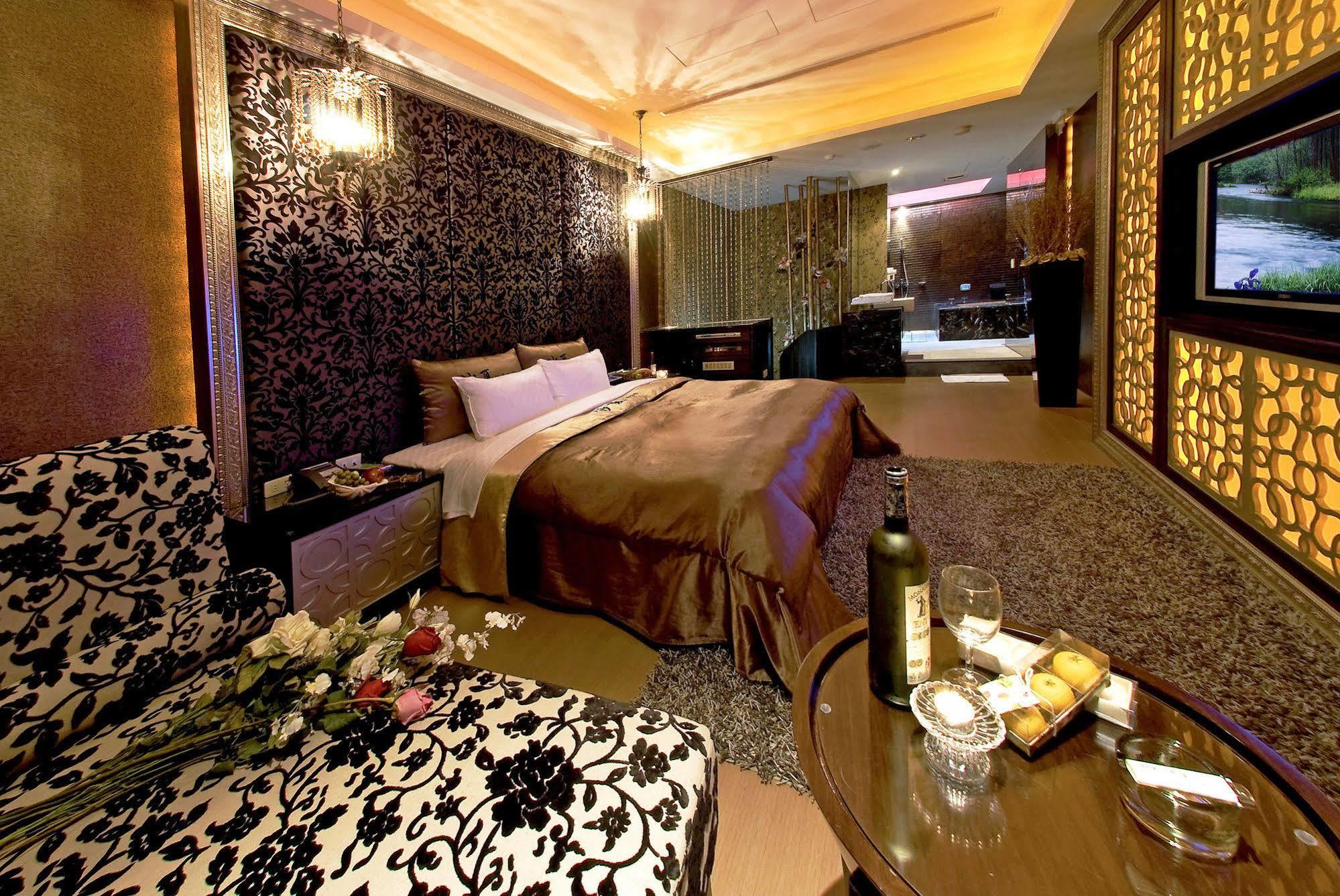 Sasha Motel Тайчжун Экстерьер фото