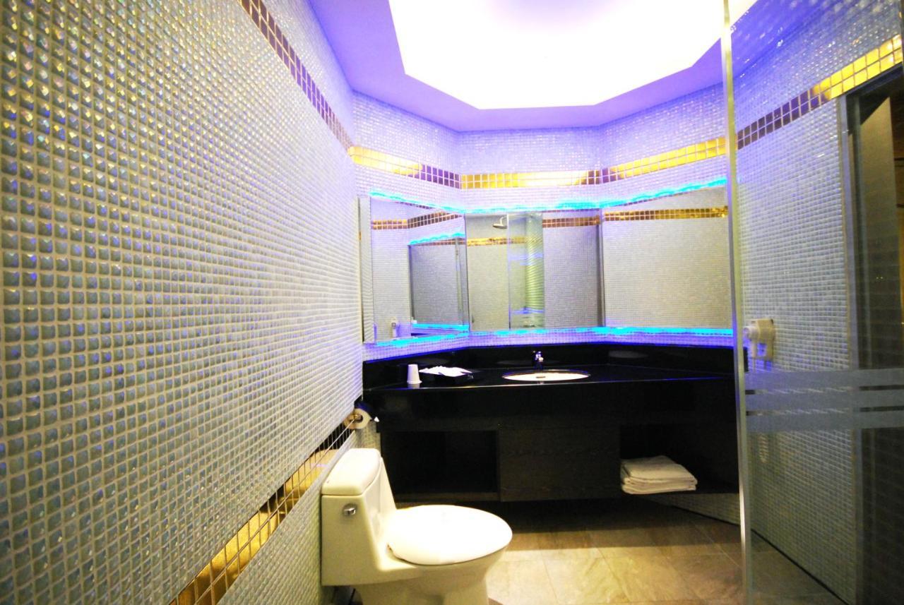 Sasha Motel Тайчжун Экстерьер фото
