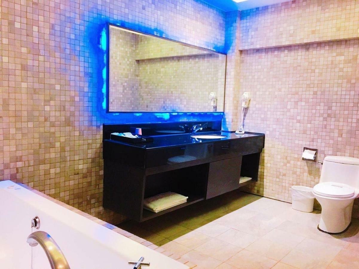 Sasha Motel Тайчжун Экстерьер фото