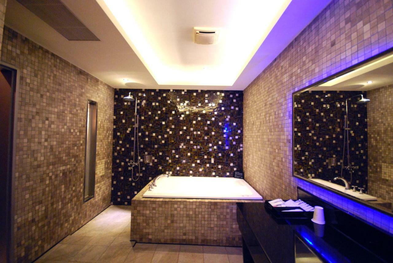 Sasha Motel Тайчжун Экстерьер фото