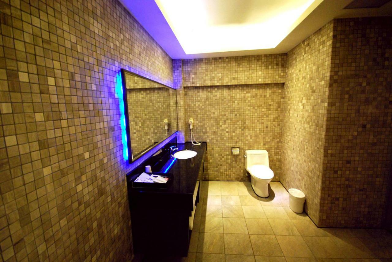 Sasha Motel Тайчжун Экстерьер фото