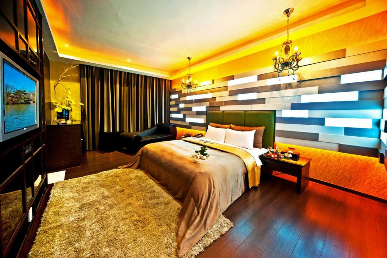 Sasha Motel Тайчжун Экстерьер фото