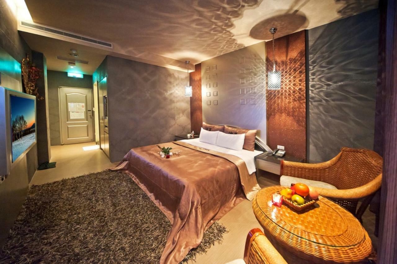 Sasha Motel Тайчжун Экстерьер фото